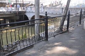 广州老城区的河道护栏