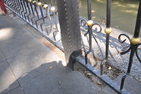 河边铁艺护栏细节