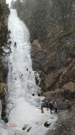 冰瀑和攀登者