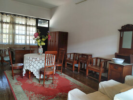 民国时期教学办公室内景