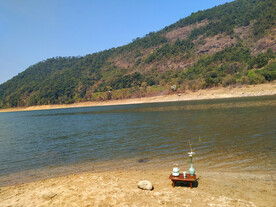 湖景山水和茶具