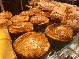 杏仁味面包图片