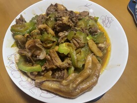 鸭肉炒苦瓜