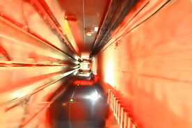 红色的大角度透视