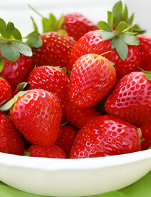 色彩斑斓的草莓特写艺术