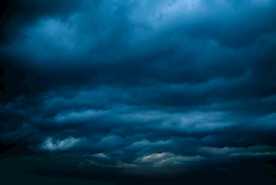 暴风雨天空乌云密布