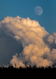 月亮和云朵素材