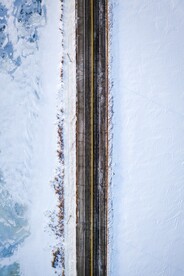航拍雪中道路