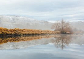 雪山湖景