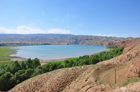 武威天梯山石窟外景