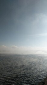 雾气笼罩的海面