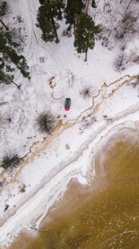 航拍冬天湖边雪景