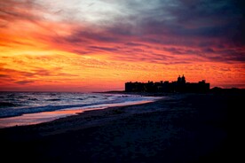 彩霞下的建筑物剪影