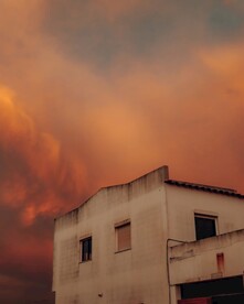 彩霞下的建筑物