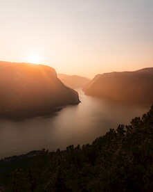 夕阳下的山水风景