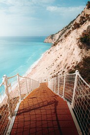 海边的梯级通道