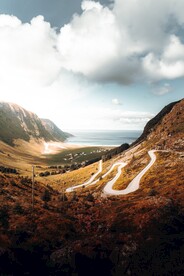 蜿蜒曲折的山路