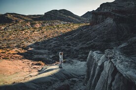 山脉风景和登山者