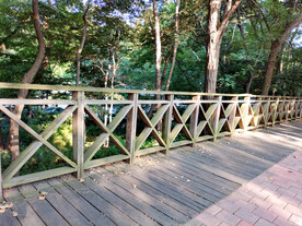 中山公园木栏杆