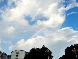 蓝天彩虹 