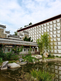 仿古建筑群石狮子墙