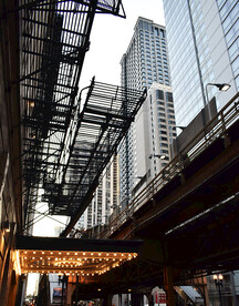 高楼大厦和阳台架