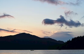 暮色下的山水风景