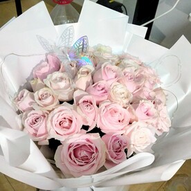 粉色玫瑰花束情人节