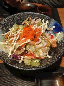 日料蟹子三文鱼蔬菜沙拉