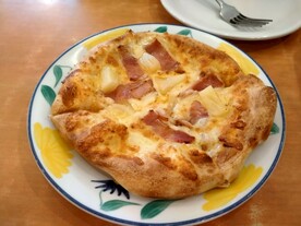 萨莉亚菠萝培根披萨