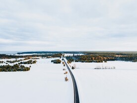 白雪覆盖的道路