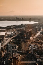 鸟瞰城市建筑和道路