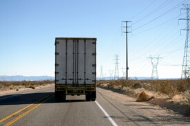 道路上的大卡车