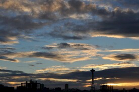 云彩和楼宇剪影