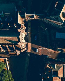 城镇建筑和道路鸟瞰图