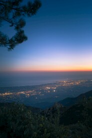 山上远瞭城市灯光