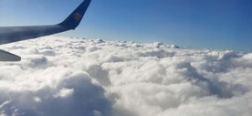 飞机云层