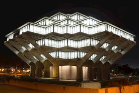 异形建筑灯光夜景