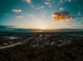 城市建筑和日出风景