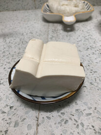 一块白豆腐