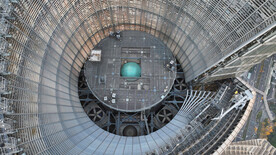 俯瞰上海中心环球金融大厦顶