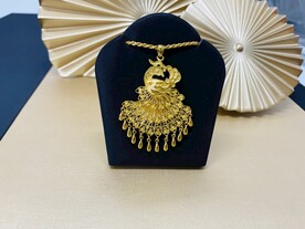 黄金孔雀流苏吊坠项链