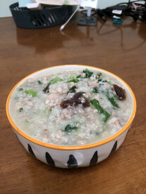 皮蛋瘦肉青菜粥