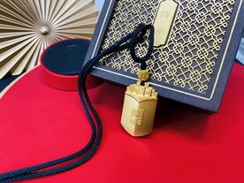 黄金足金盾牌形无事牌吊坠