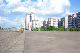 小区与蓝天白云