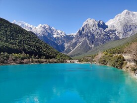 云南雪山脚下风景