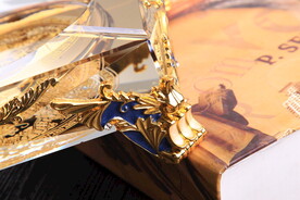 金色透明烟灰缸细节图