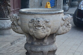 四兽首造型石头香炉