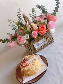 鲜花与蛋糕
