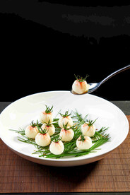 蓝莓山药石榴包